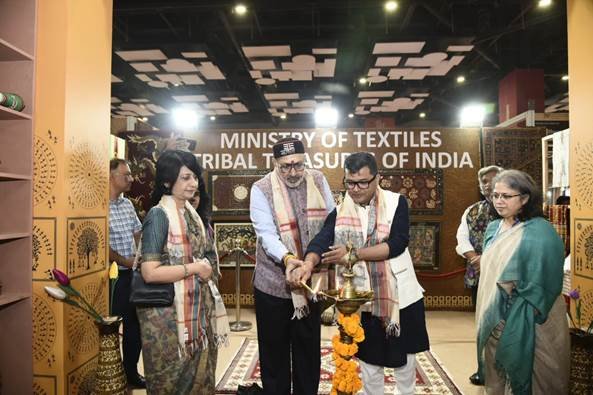 PM envisages about women led economy and women can contribute a great deal in handloom and handicrafts sector: Shri Giriraj Singh