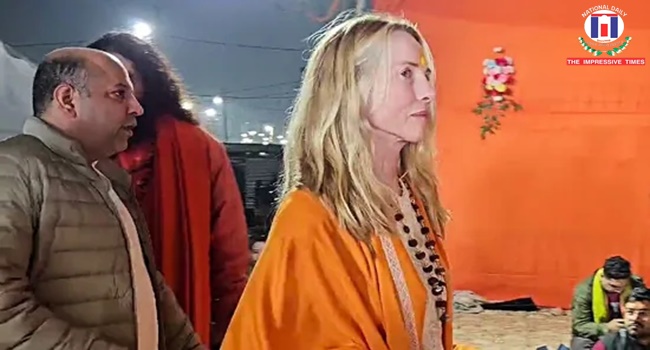 Steve Jobs’s Wife Faces Restriction in Kashi Temple, Not Allowed to Touch Shivling