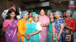 Delhi CM Rekha Gupta Celebrates Holi with Children at Asha Kiran Home, Assures Better Facilities