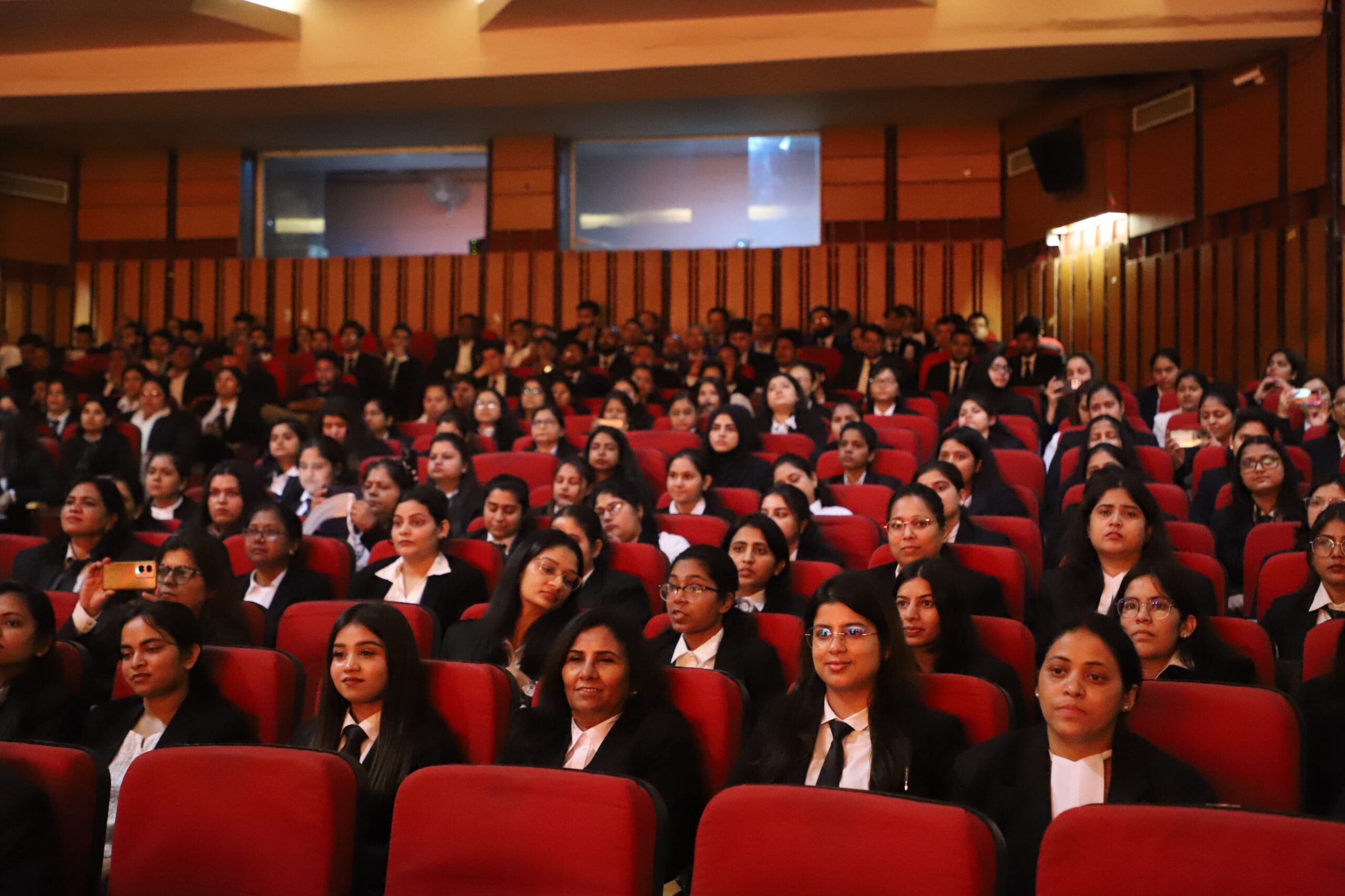 Chief Minister Rekha Gupta addressing newly registered advocates at the Delhi Bar Council's Special Registration Ceremony, alongside dignitaries and legal professionals, highlighting judicial reforms and ₹4,200 crore budget allocation.

