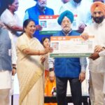 Delhi’s Senior Citizens 70 Years and Above Get the Gift of “Vaya Vandana Yojana”; Chief Minister Rekha Gupta Inaugurates the Scheme at Thyagaraj Stadium