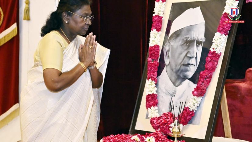PRESIDENT OF INDIA PAYS FLORAL TRIBUTES TO FAKHRUDDIN ALI AHMED ON HIS BIRTH ANNIVERSARY