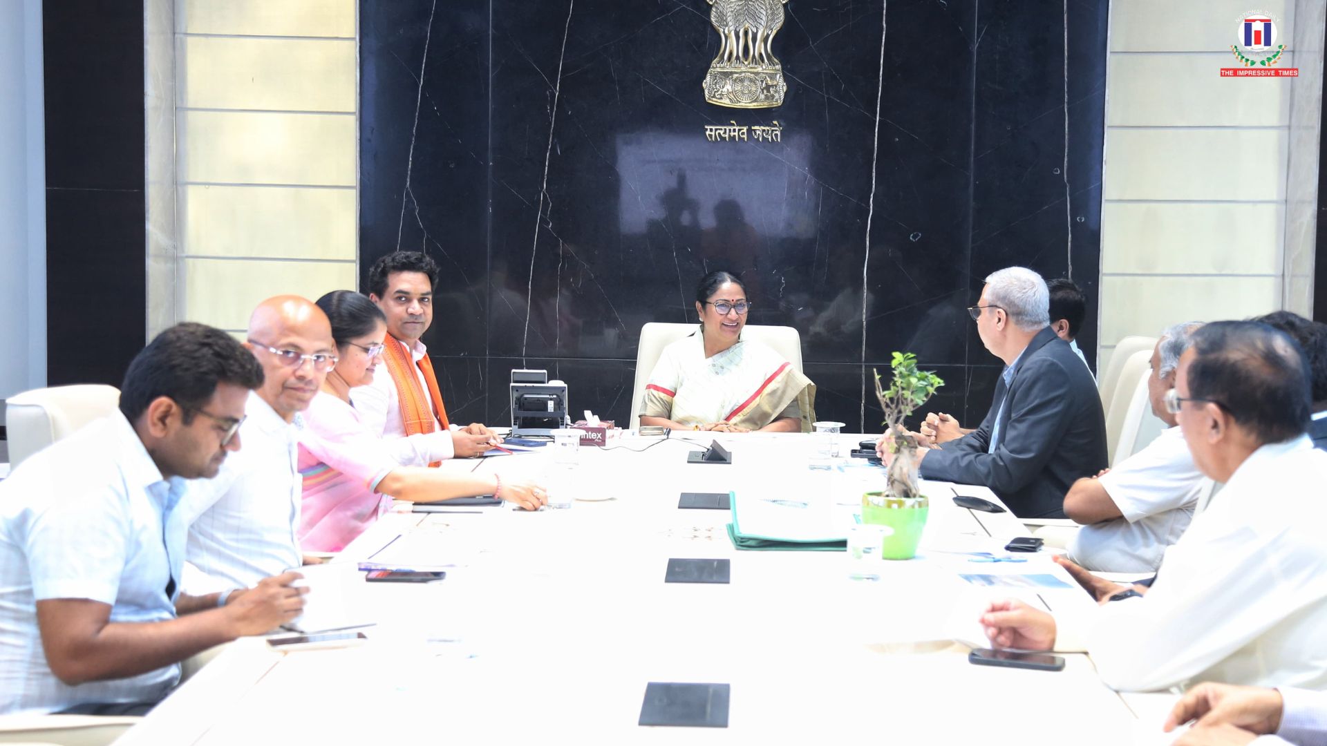 Key Meeting Held Under Delhi CM’s Chairpersonship to Address Waste Disposal in Delhi’s Markets