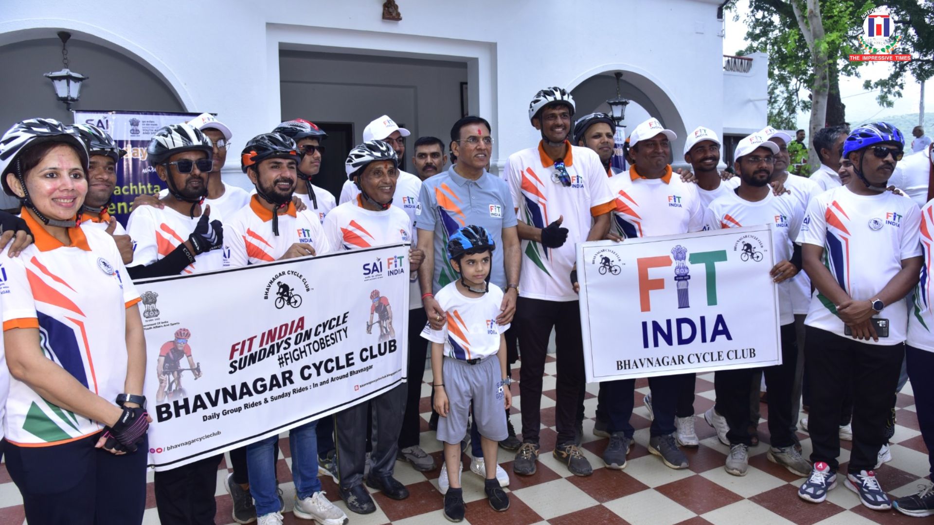 Dr. Mansukh Mandaviya leads Fit India Sundays on Cycle in Palitana; Events organised in 6000 locations nationwide with ‘Swacchata Senanis’