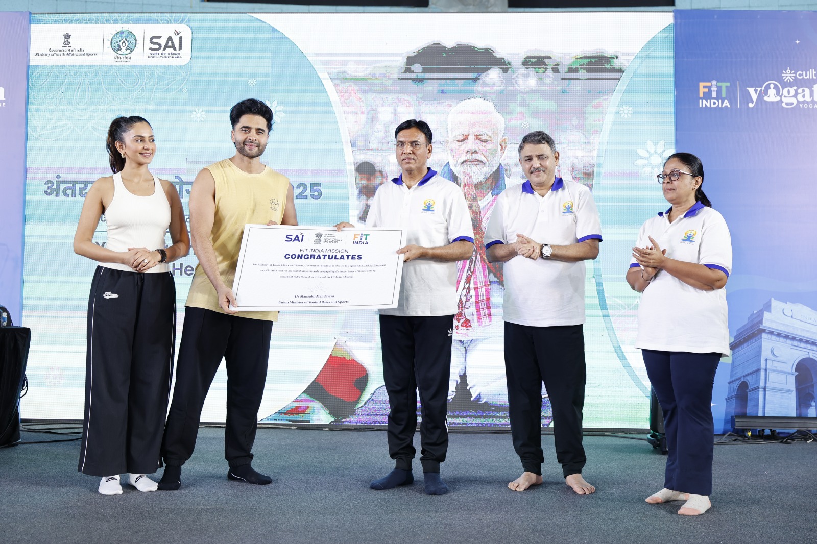 Dr Mansukh Mandaviya Performs Yoga along with over 1500 enthusiasts at Indira Gandhi Stadium in Delhi to celebrate 11th International Day of Yoga 2025
