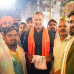 Delhi Minister Showers Petals on Kanwariyas, highlights Historic Yatra Arrangements