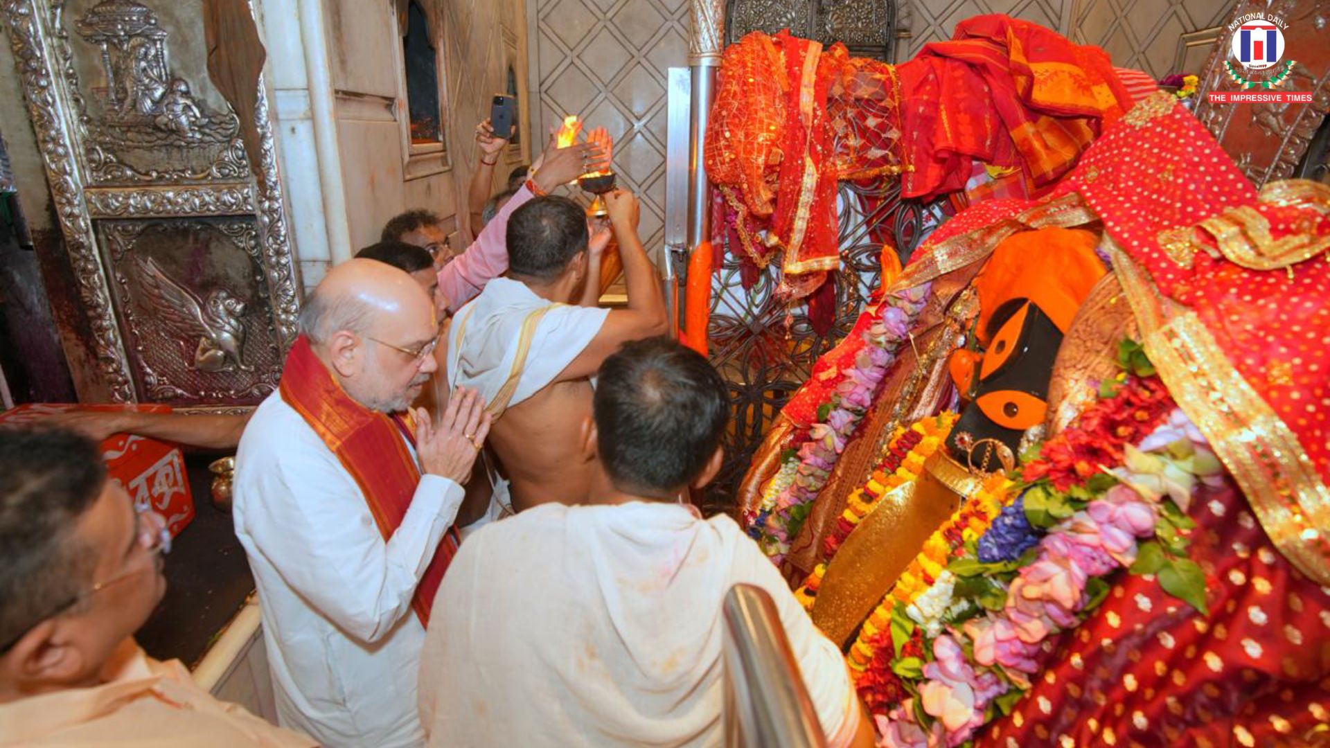 Amit Shah, Kolkata Durga Puja, Santosh Mitra Square, Ishwar Chandra Vidyasagar, Navratri Celebrations