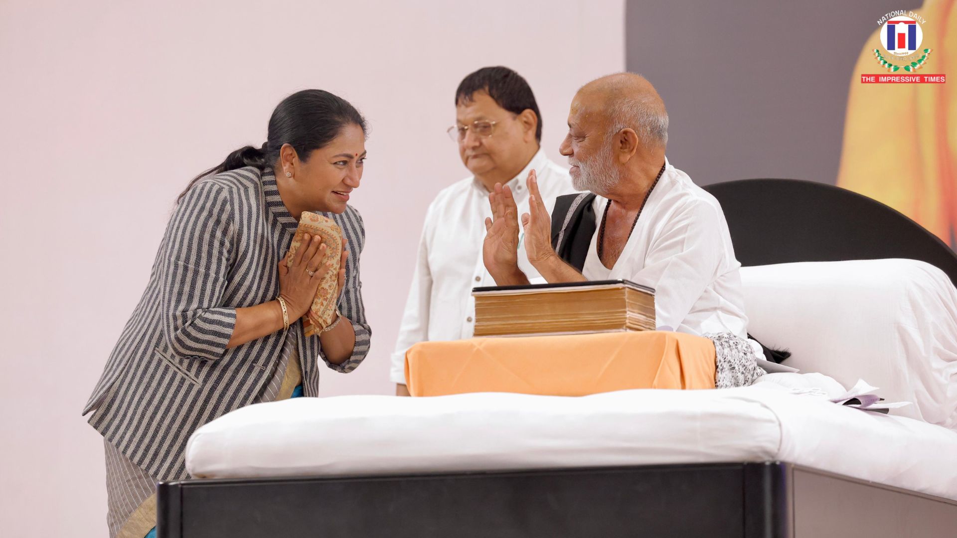 CM Rekha Gupta Delivers Message of World Peace from the Ram Katha Platform, Donates One Month’s Salary