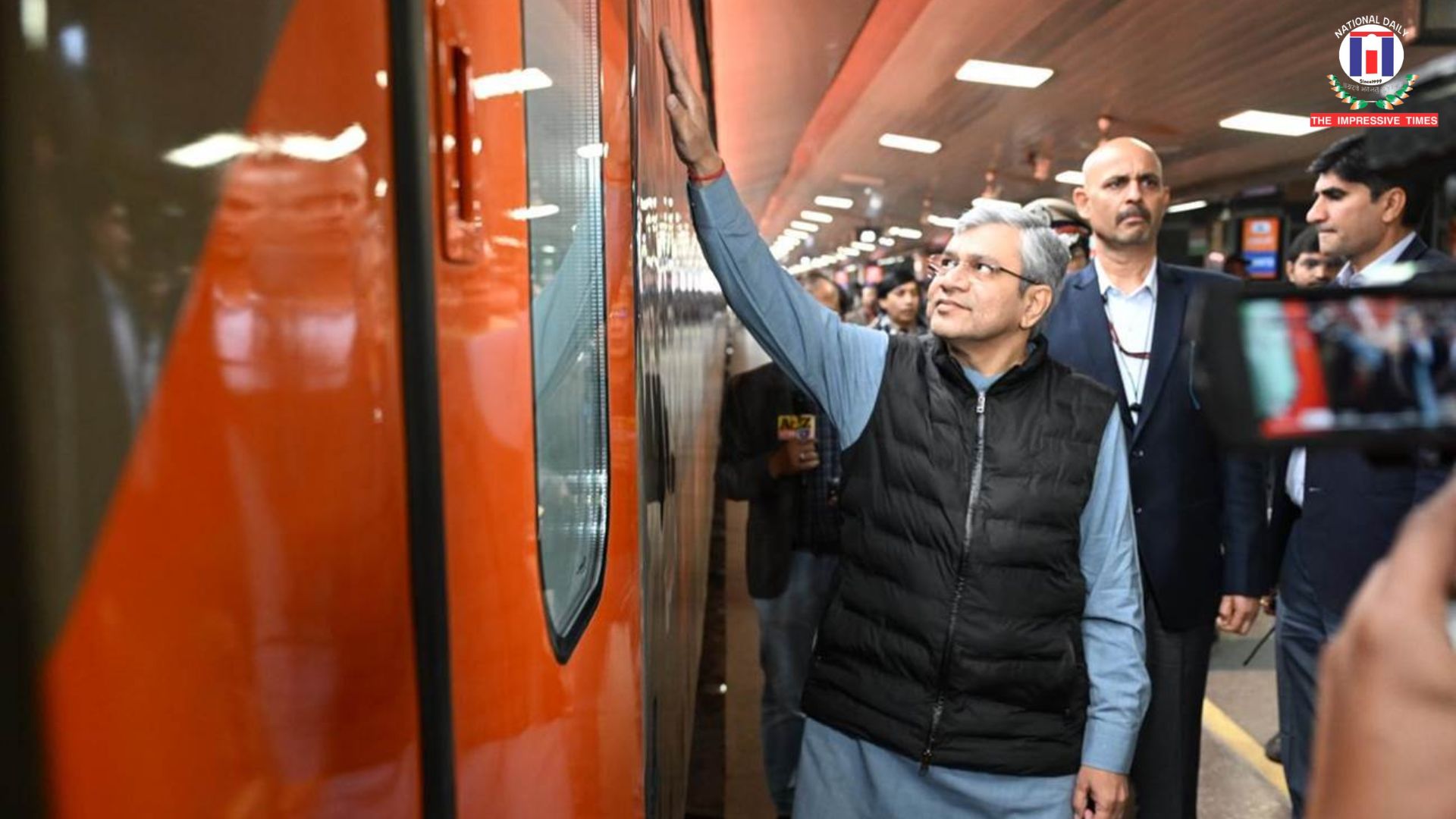 Ashwini Vaishnaw Reviews India’s First Vande Bharat Sleeper Train at New Delhi Station