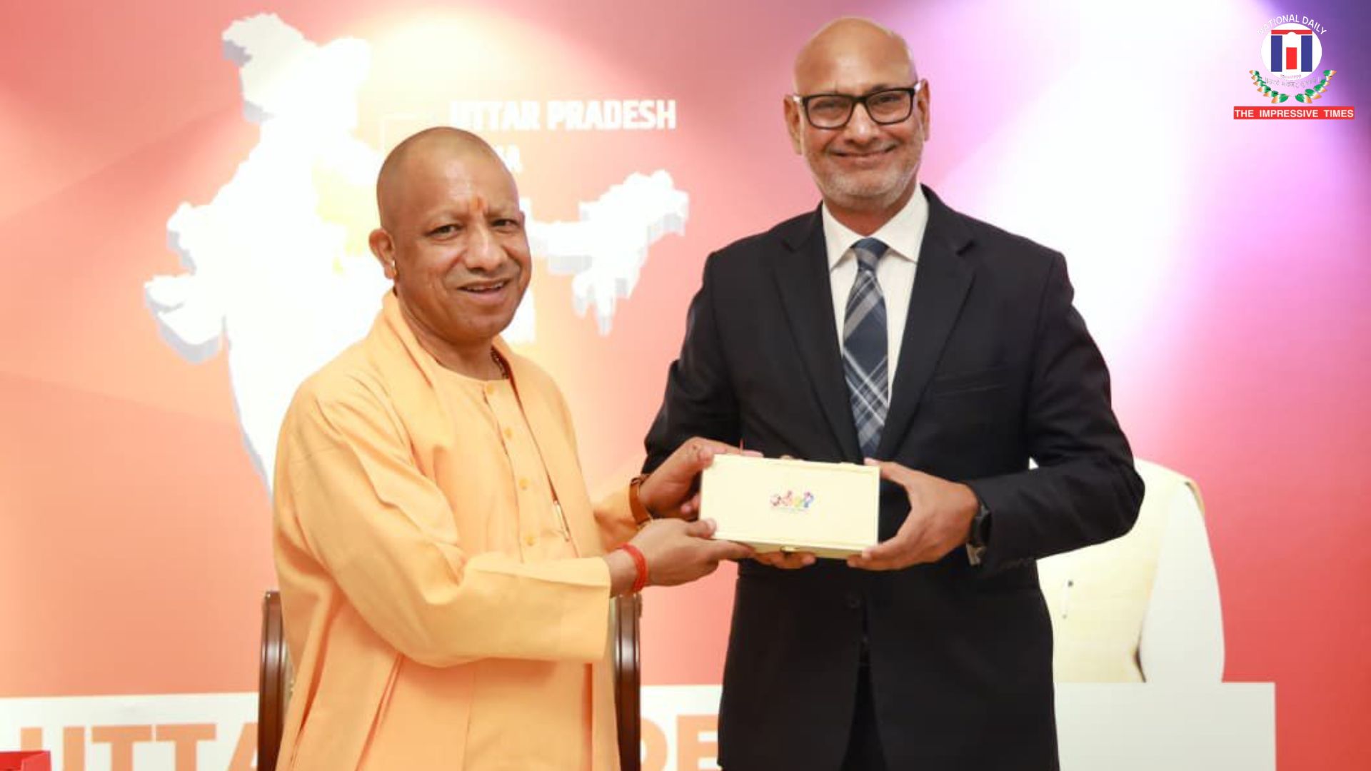 Chief Minister Yogi meets CEO of DBS Bank in Singapore, extensive discussion held on investment in financial and green energy sectors