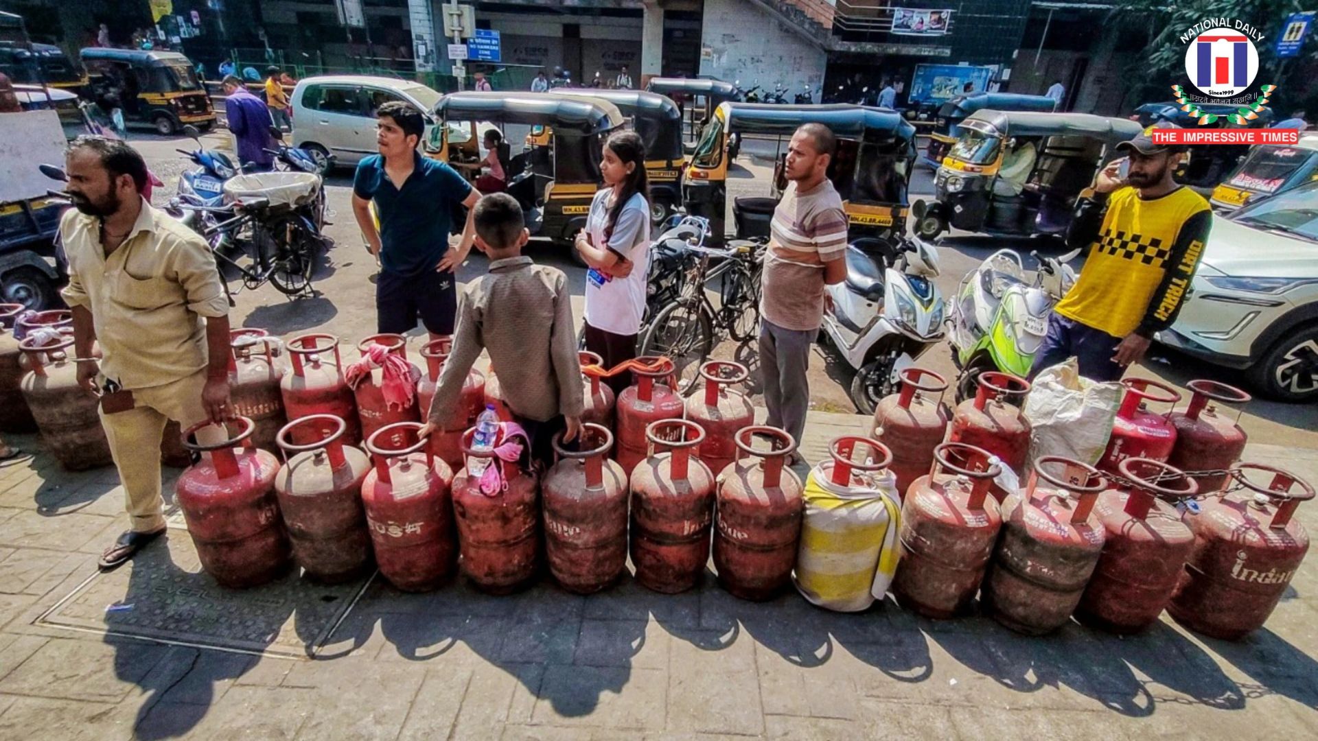 LPG Shortage Woes Mount Across India: From University Canteens to Restaurants, Cities Feel the Pinch