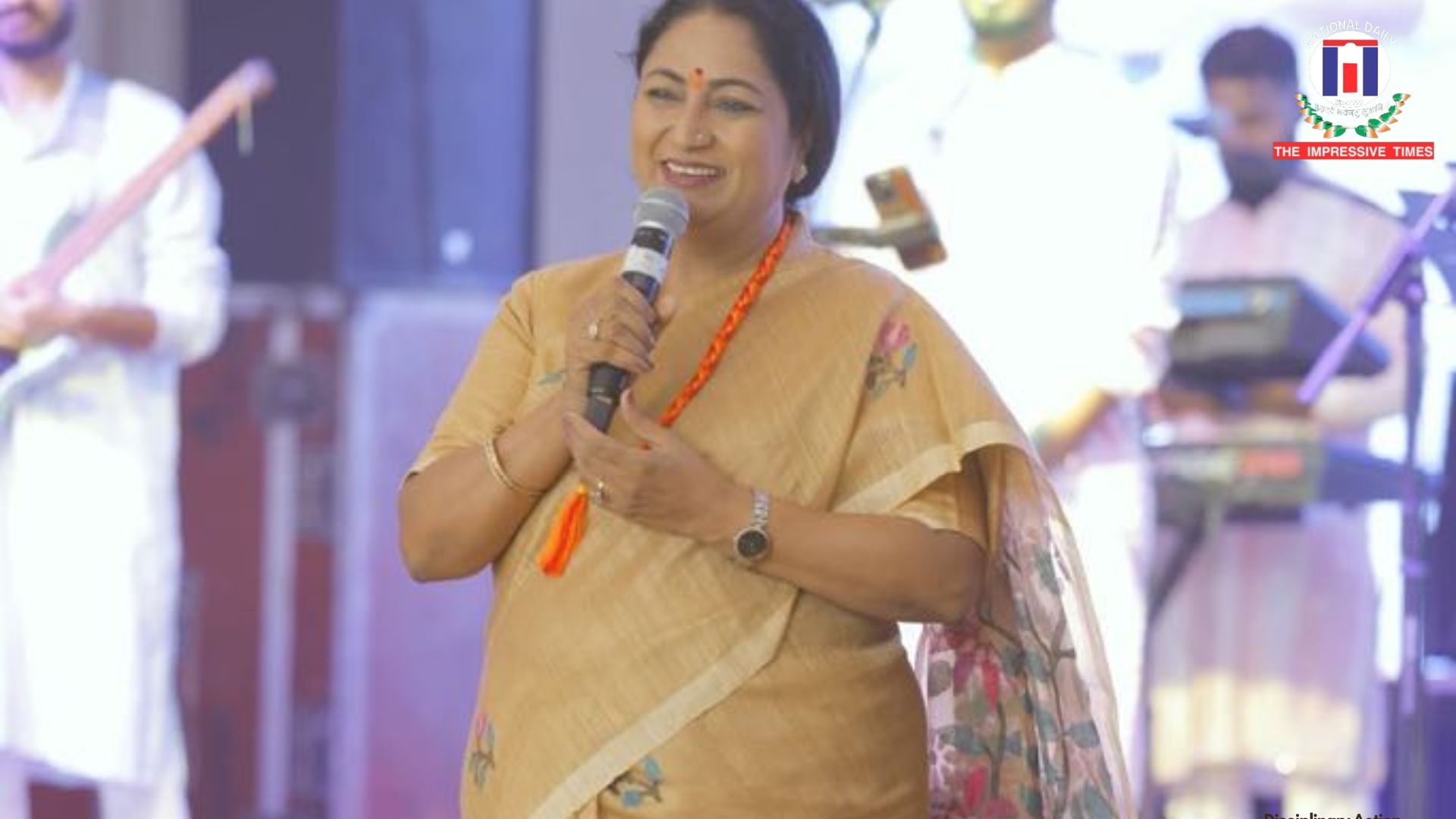 Rekha Gupta Attends Bhajan Event at Jhandewalan Temple on Navratri Day One