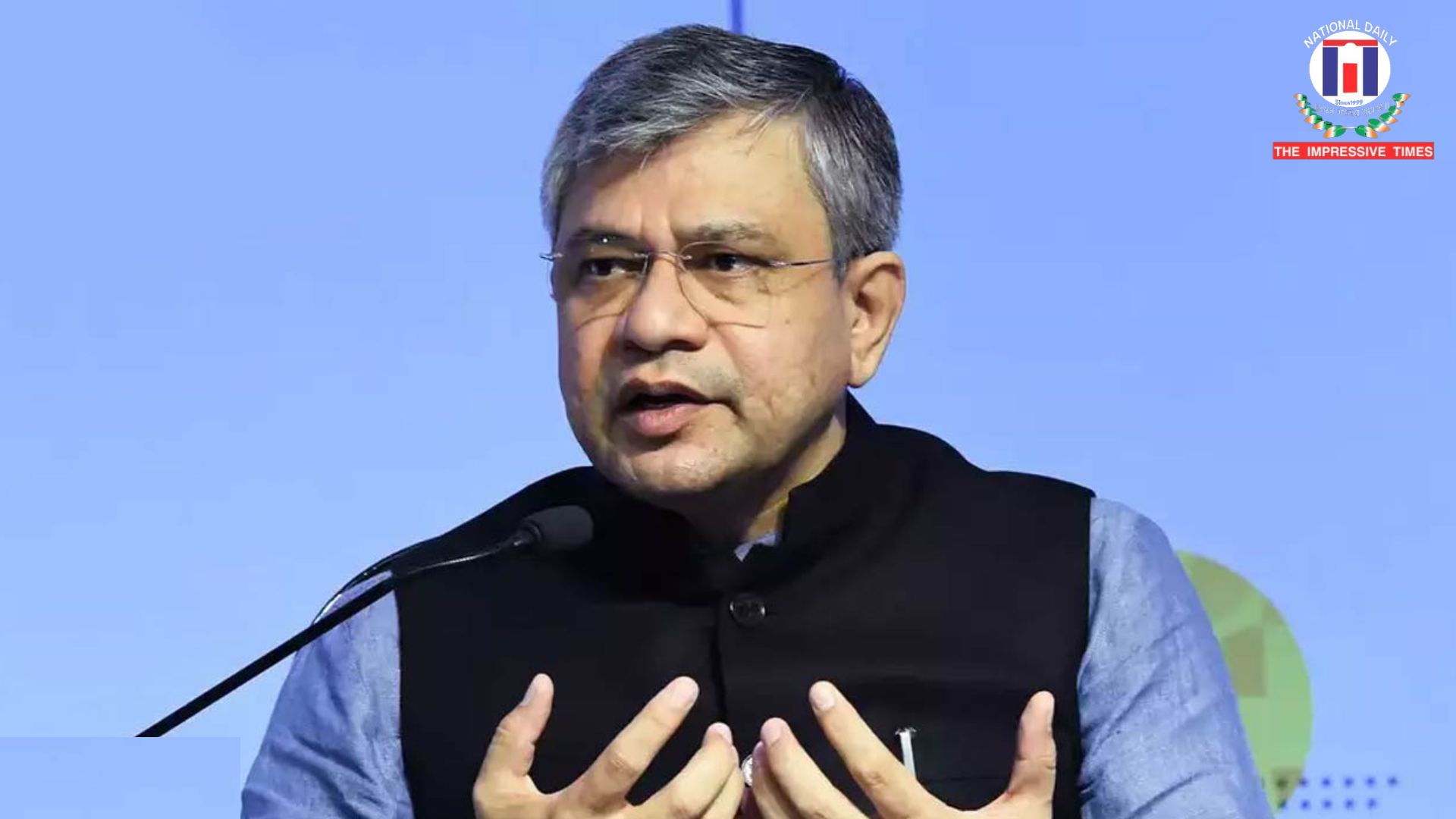 Union Minister Ashwini Vaishnaw Reviews Rail Security; AI Cameras, QR Entry System to Transform New Delhi Railway Station