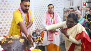 President Murmu Offers Prayers at Danghati Temple During Mathura Visit