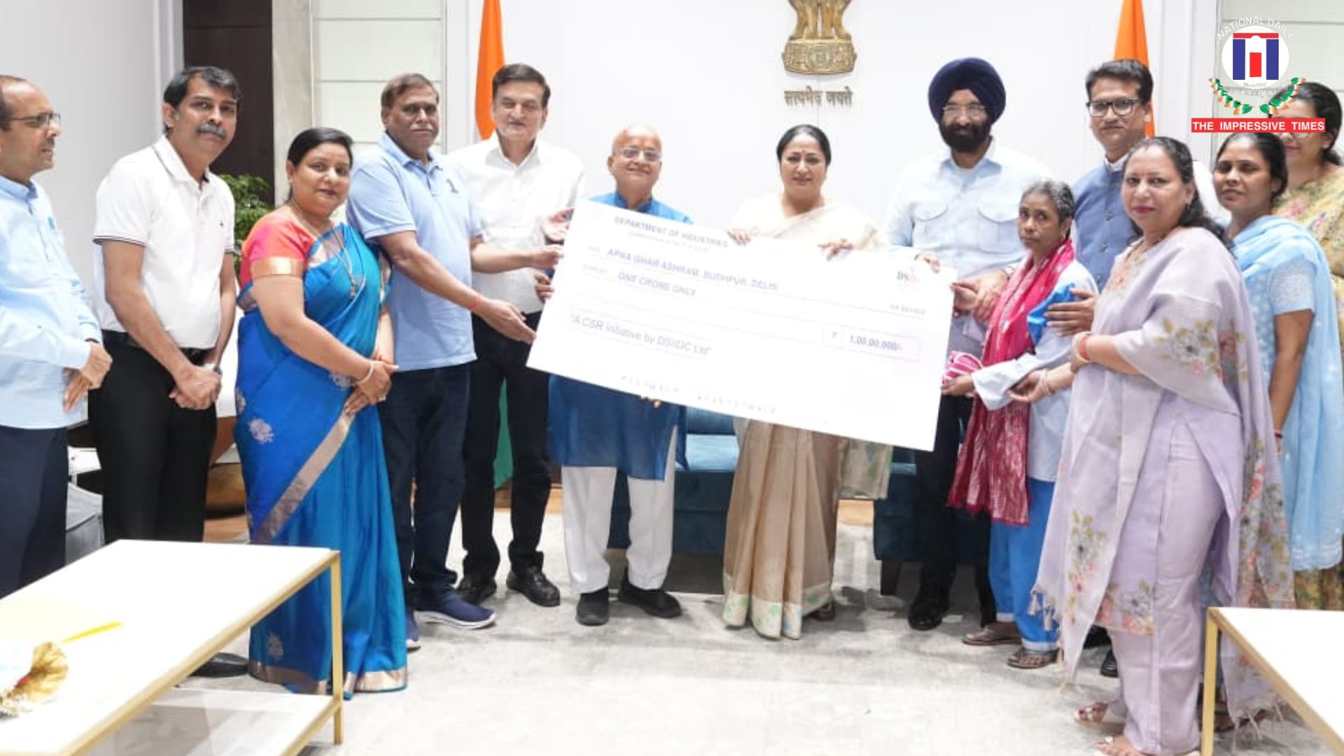 CM Rekha Gupta hands over ₹1 crore each to families of Covid warriors