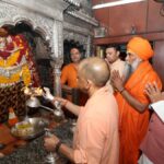 Chief Minister offers prayers at ‘Kashi Kotwal’ and Baba Vishwanath