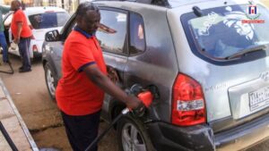 Oil Shock Puts Singapore on Edge as Central Bank Weighs Policy Tightening Move