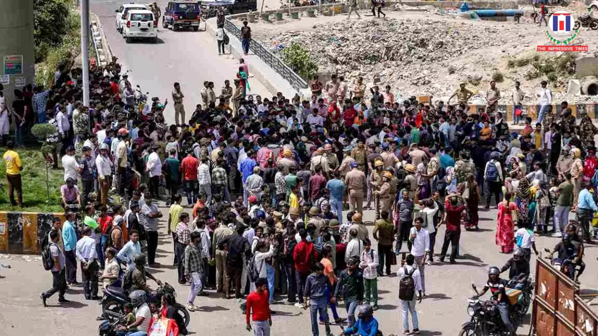 Wage Protest Erupts into Violence in Noida: Vehicles Burnt, Heavy Police Deployment in Industrial Hubs