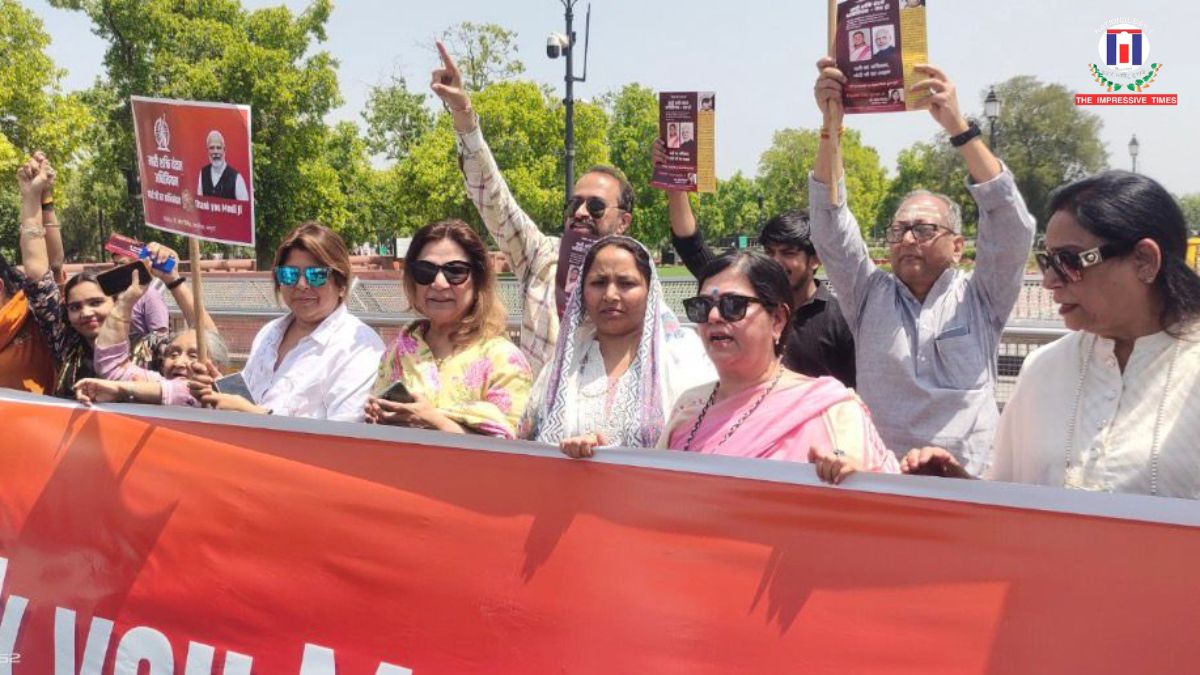 Sampurna Leads Human Chain at India Gate to Support Women’s Reservation Law