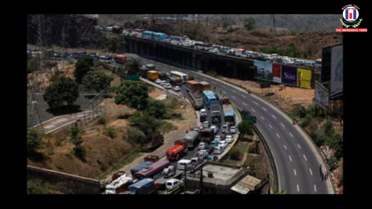 Pune-Mumbai Expressway Choked: Long Weekend Rush, Inauguration Trigger Massive Traffic Jam