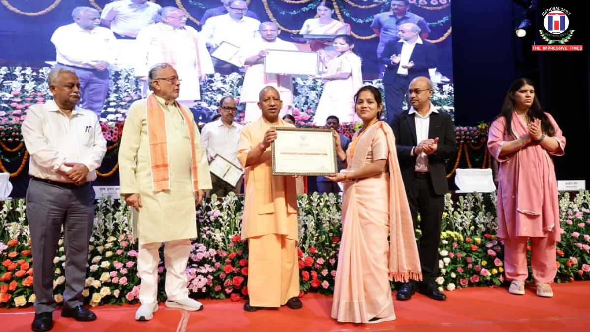 Yogi Adityanath Distributes Appointment Letters to Over 500 Newly Selected Auditors in Lucknow