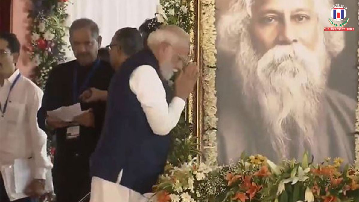 PM Narendra Modi Pays Tribute to Rabindranath Tagore on 165th Birth Anniversary Ahead of Suvendu Adhikari’s West Bengal CM Oath Ceremony