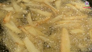 Oily Food Side Effects: Excess Oil in Everyday Meals May Be Slowly Damaging Your Health