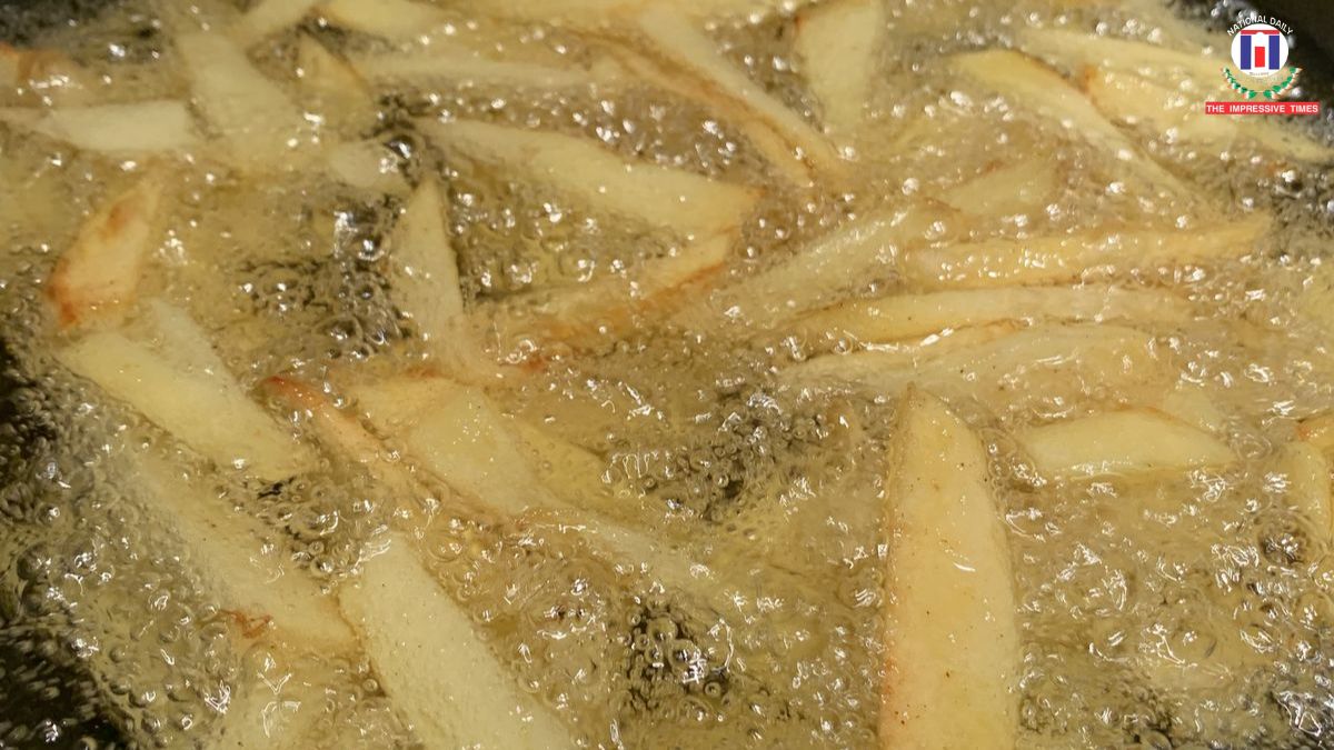 Oily Food Side Effects: Excess Oil in Everyday Meals May Be Slowly Damaging Your Health