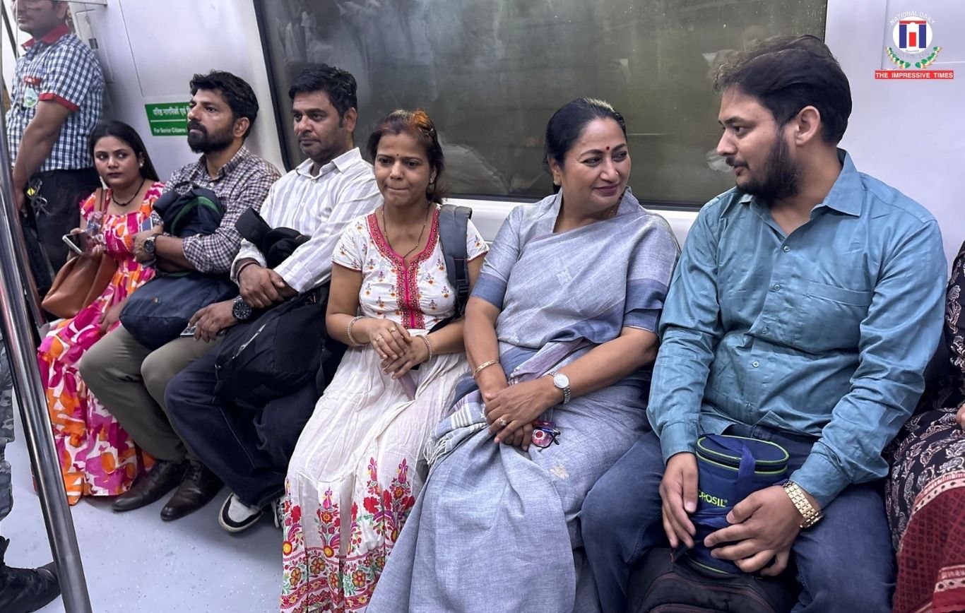 CM Rekha Gupta Travels by Metro and DTC Bus Under ‘Metro Monday’ Initiative, Promotes Public Transport & Fuel Conservation