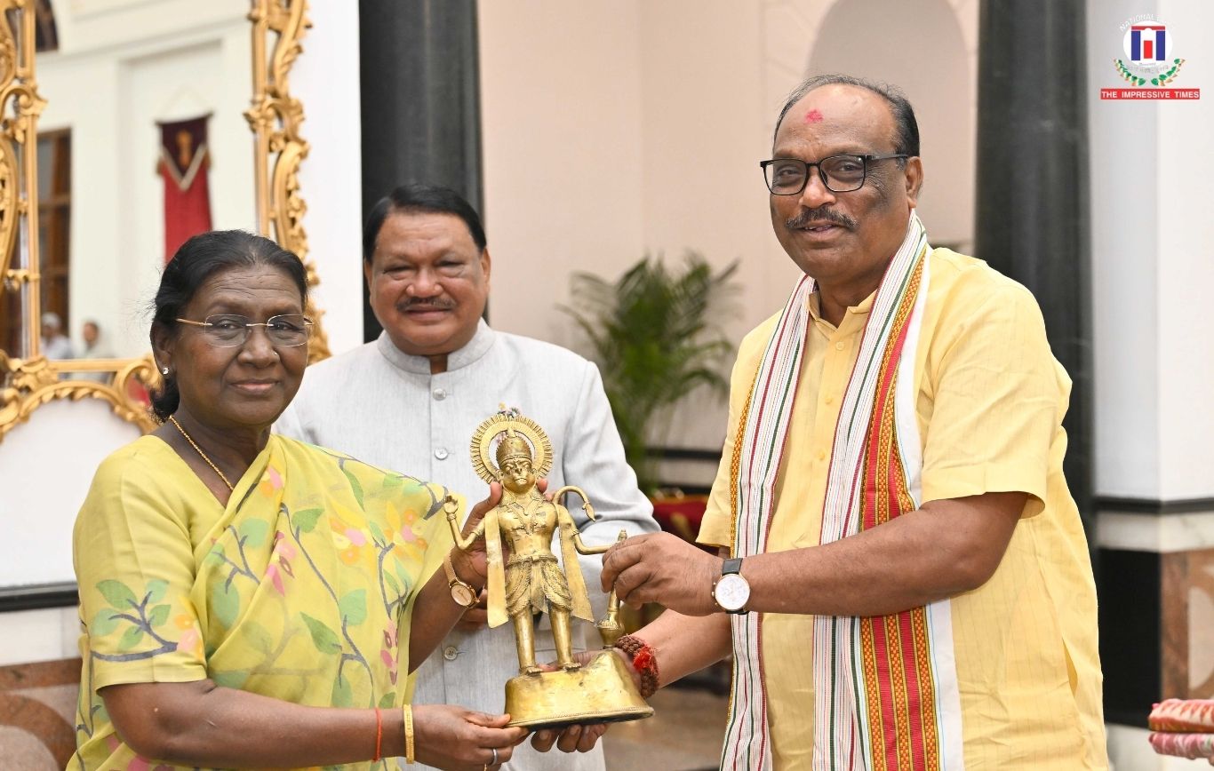 President Droupadi Murmu Urges Tribal Youth to Leverage Education and Technology for Nation-Building