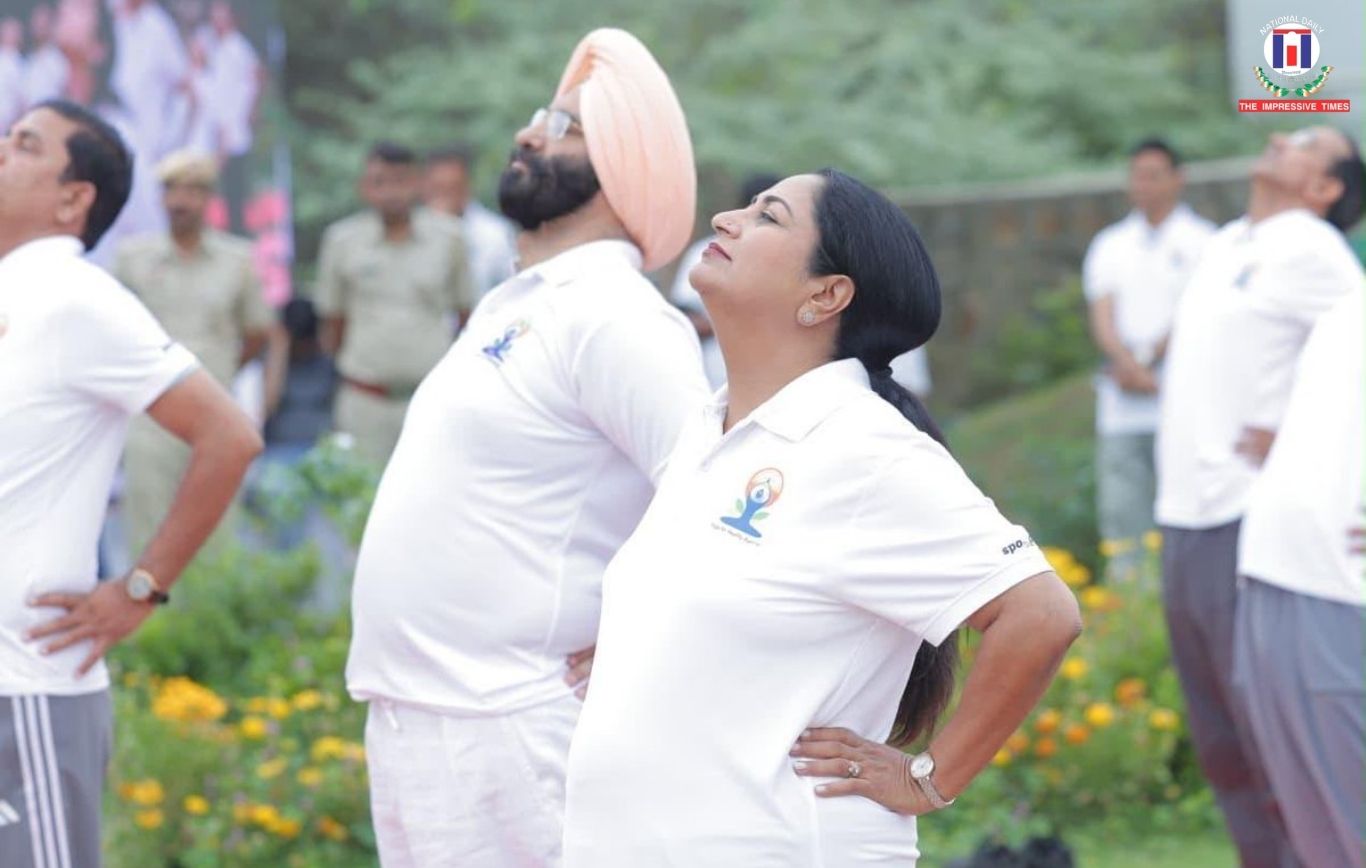 Delhi CM Rekha Gupta Joins Yoga Day Celebrations at Asola-Bhatti, Highlights Healthy Ageing