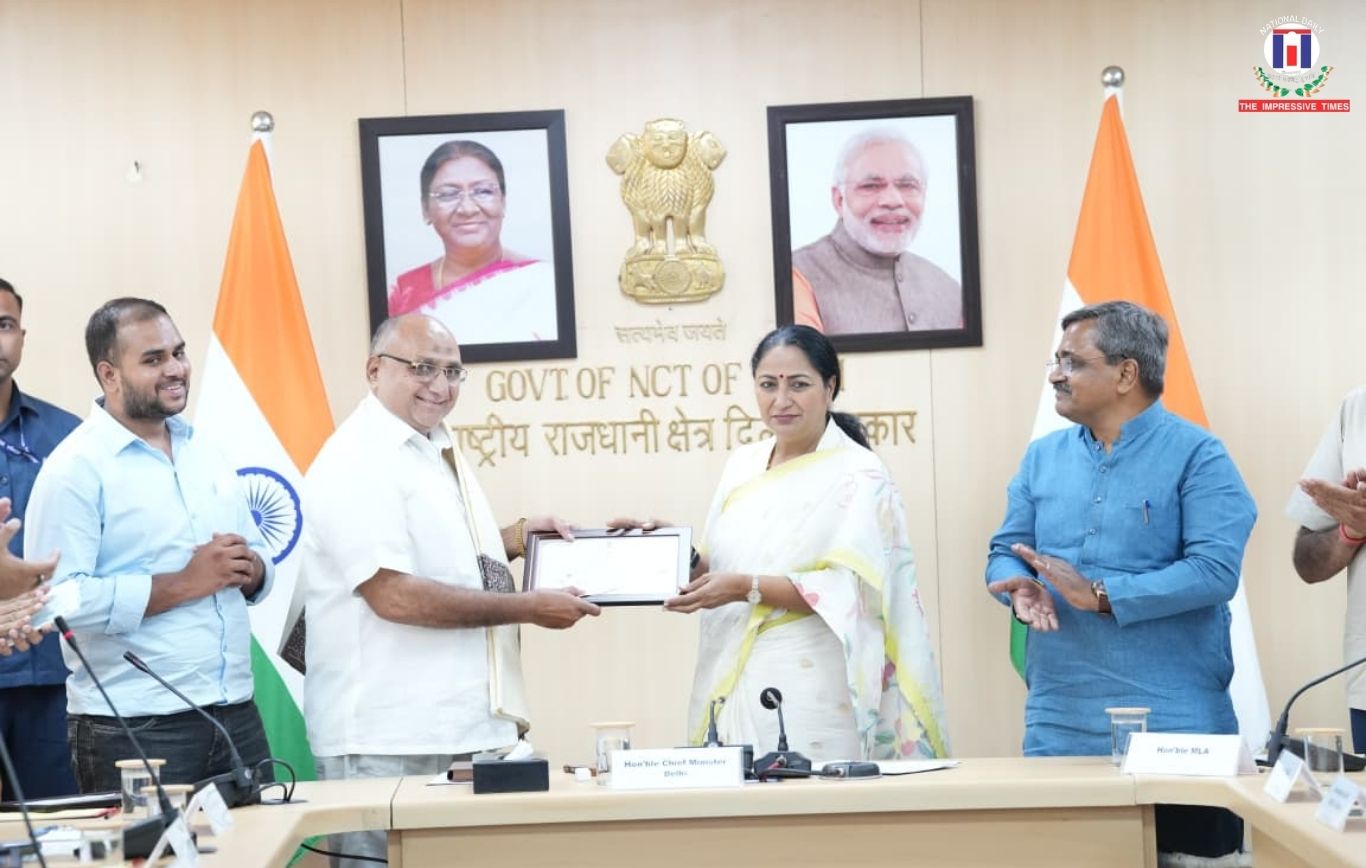 CM Rekha Gupta Pays Tribute to Victims of Malviya Nagar Fire and Saket Building Collapse, Honours Brave Rescuers and Citizens