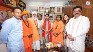 Delhi CM Rekha Gupta Marks Guru Purnima with Prayers at Maharishi Valmiki Temple, Highlights Importance of Gurus