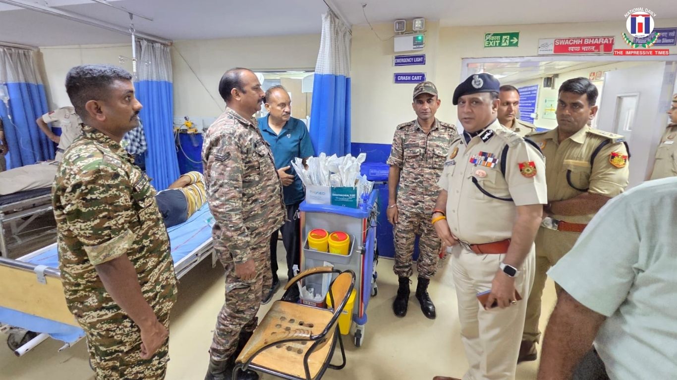Spl CP Devesh Chandra Srivastava Visits Injured Delhi Police Personnel at RML Hospital