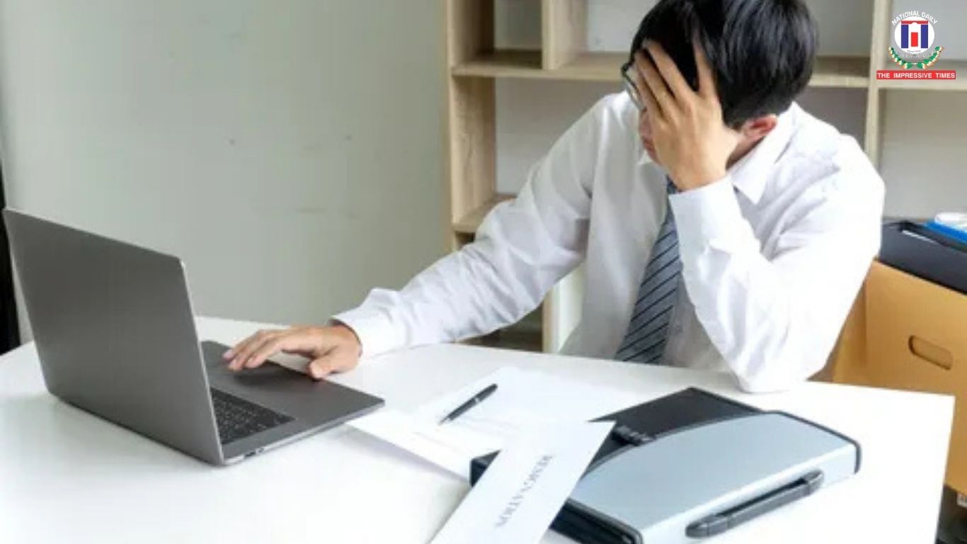 Doomjobbing Traps Professionals in Endless Job Hunt Without Real Career Progress