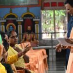 Chief Minister Yogi meets around 250 people at Gorakhnath Temple and listens to their grievances