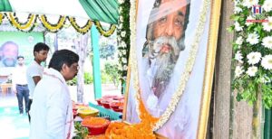 Jharkhand CM Hemant Soren Pays Tribute to Dishom Guru Shibu Soren on First Death Anniversary