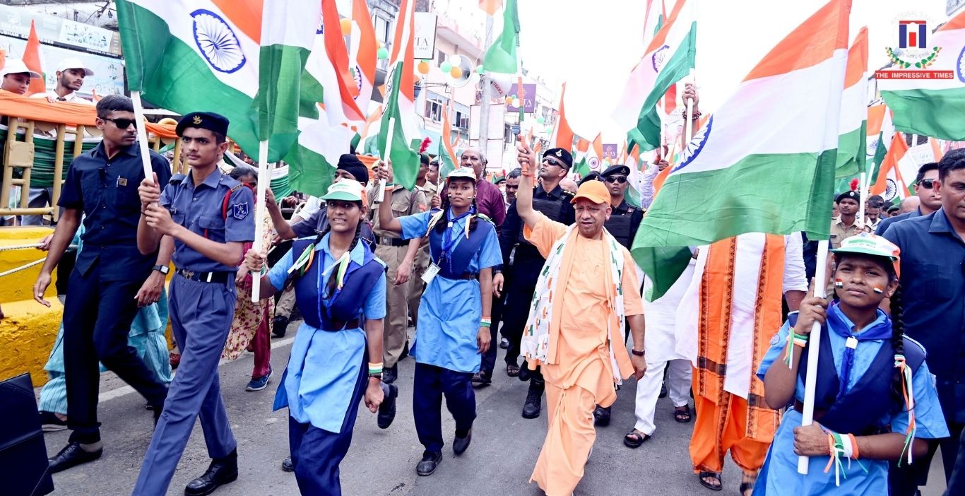 CM Yogi Adityanath Joins Tiranga Yatra in Gorakhpur Under Har Ghar Tiranga Campaign
