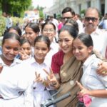 Rekha Gupta Distributes Bicycles to 200 Girls Under Vidya Vahini Yojana