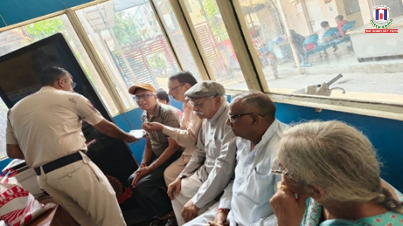 Delhi Police Conducts Cyber Awareness Drive for 331 Senior Citizens Under ‘WE CARE’ Initiative