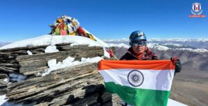 Amita Shrivas of Chhattisgarh Hoists Tricolour on Mount Everest After Overcoming Years of Struggle