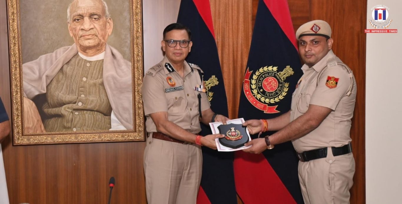 Delhi Police Chief Felicitates Personnel for Outstanding Achievements