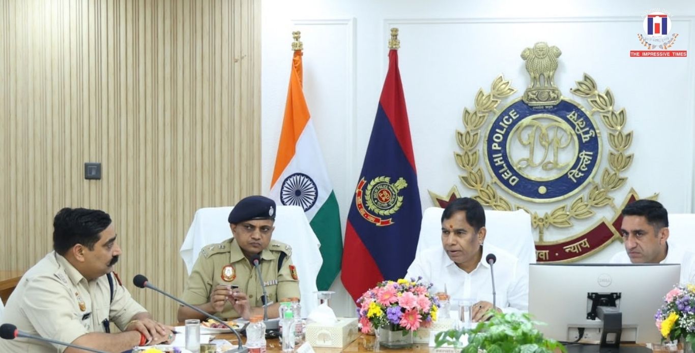 Outer District Police Reviews Civic and Law-and-Order Issues at District Committee Meeting