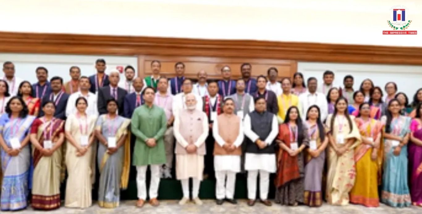 PM Modi Urges Teachers to Protect Childhood, Curb Screen Addiction During Interaction with Awardees
