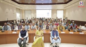 CM Rekha Gupta interacts with 84-member Tamil Nadu delegation visiting Delhi under ‘Ek Bharat Shreshtha Bharat’