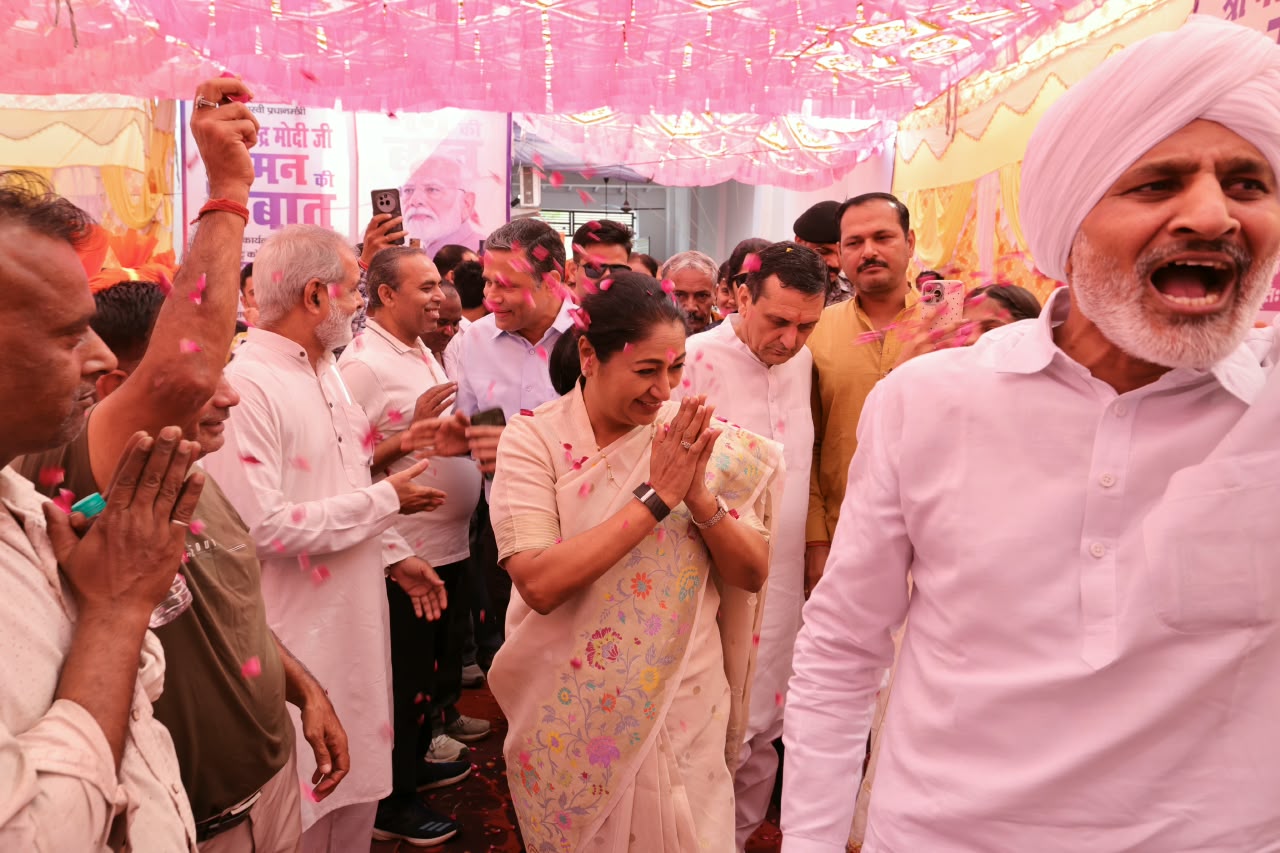 CM Rekha Gupta Listens to PM Narendra Modi Ji’s ‘Mann Ki Baat’ with Local Residents in Khera Kalan Village
